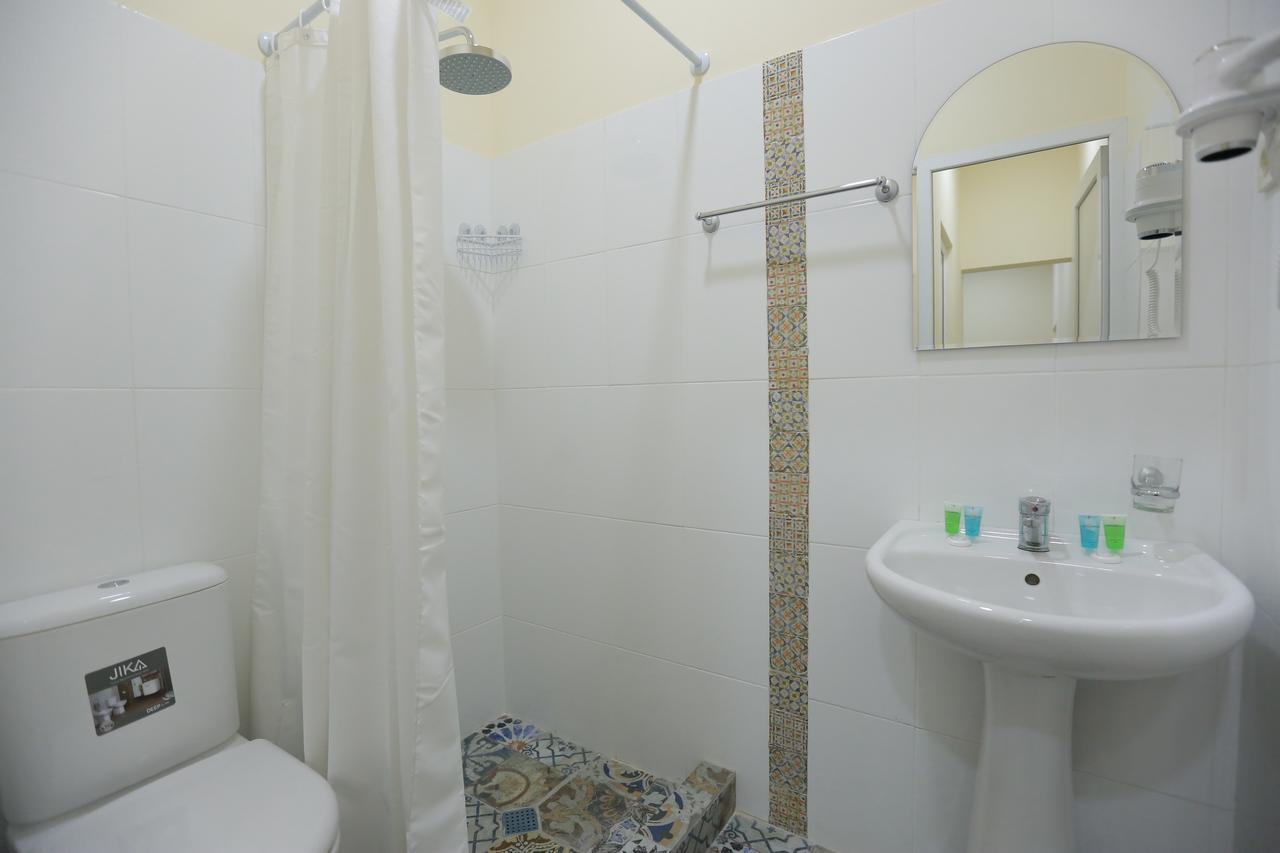Midtown Hotel & Hostel Tbilisi Exterior photo