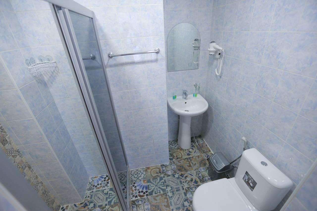 Midtown Hotel & Hostel Tbilisi Exterior photo