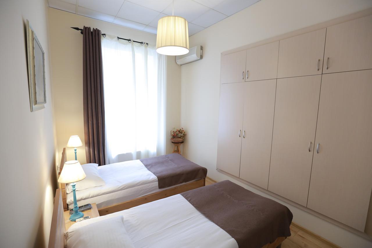 Midtown Hotel & Hostel Tbilisi Exterior photo